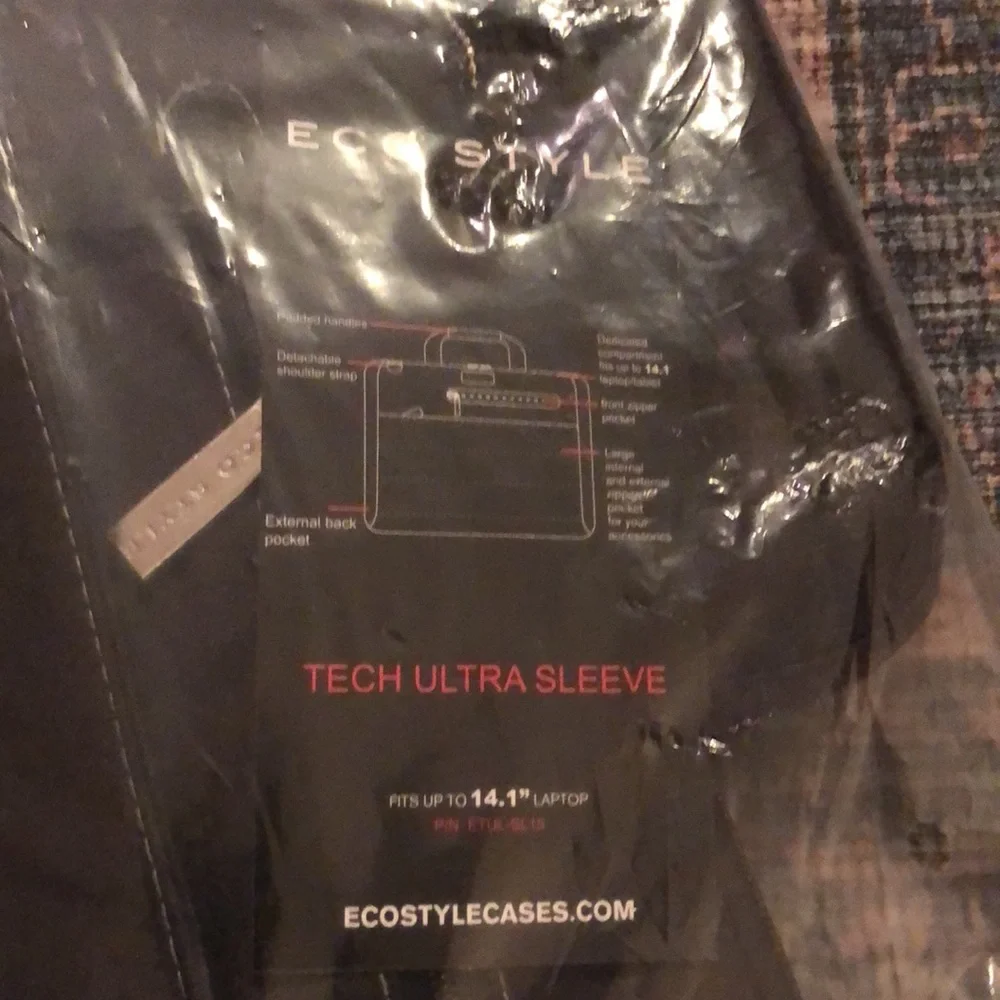 Computer carrying sleeve. Never used. Retail was 55.